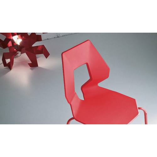Πλαστική καρέκλα με επιχρωμιωμένο ατσάλι